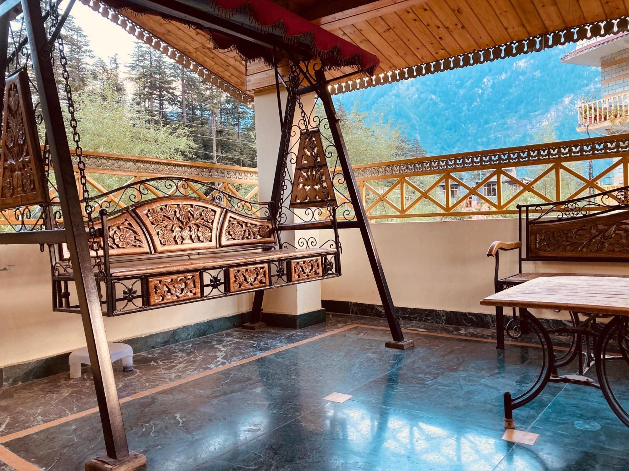 Woods Villa Cottage, Manali Екстериор снимка