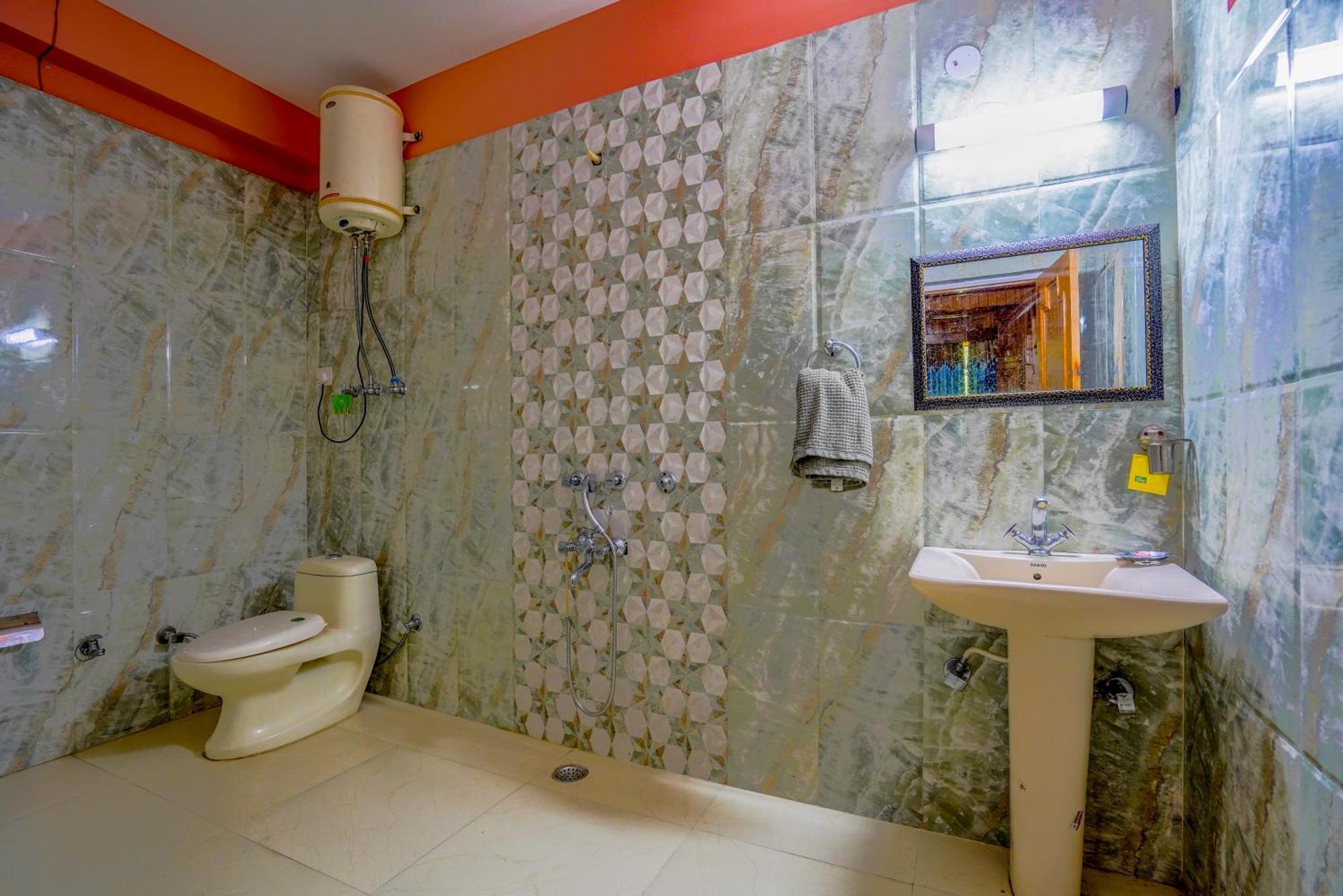 Woods Villa Cottage, Manali Екстериор снимка