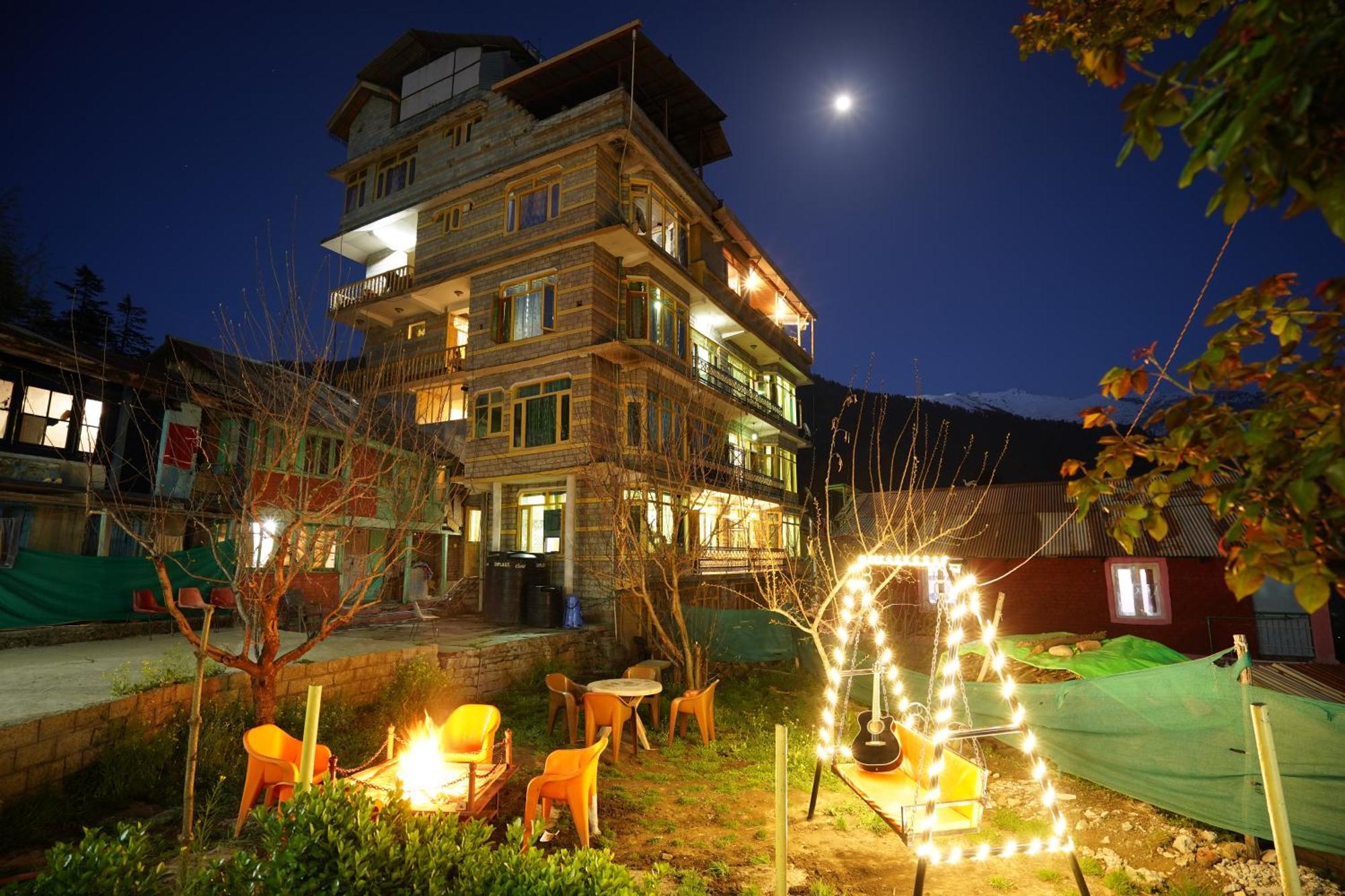 Woods Villa Cottage, Manali Екстериор снимка