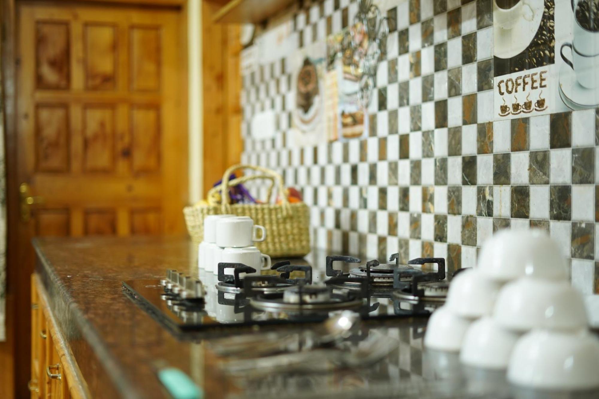 Woods Villa Cottage, Manali Екстериор снимка