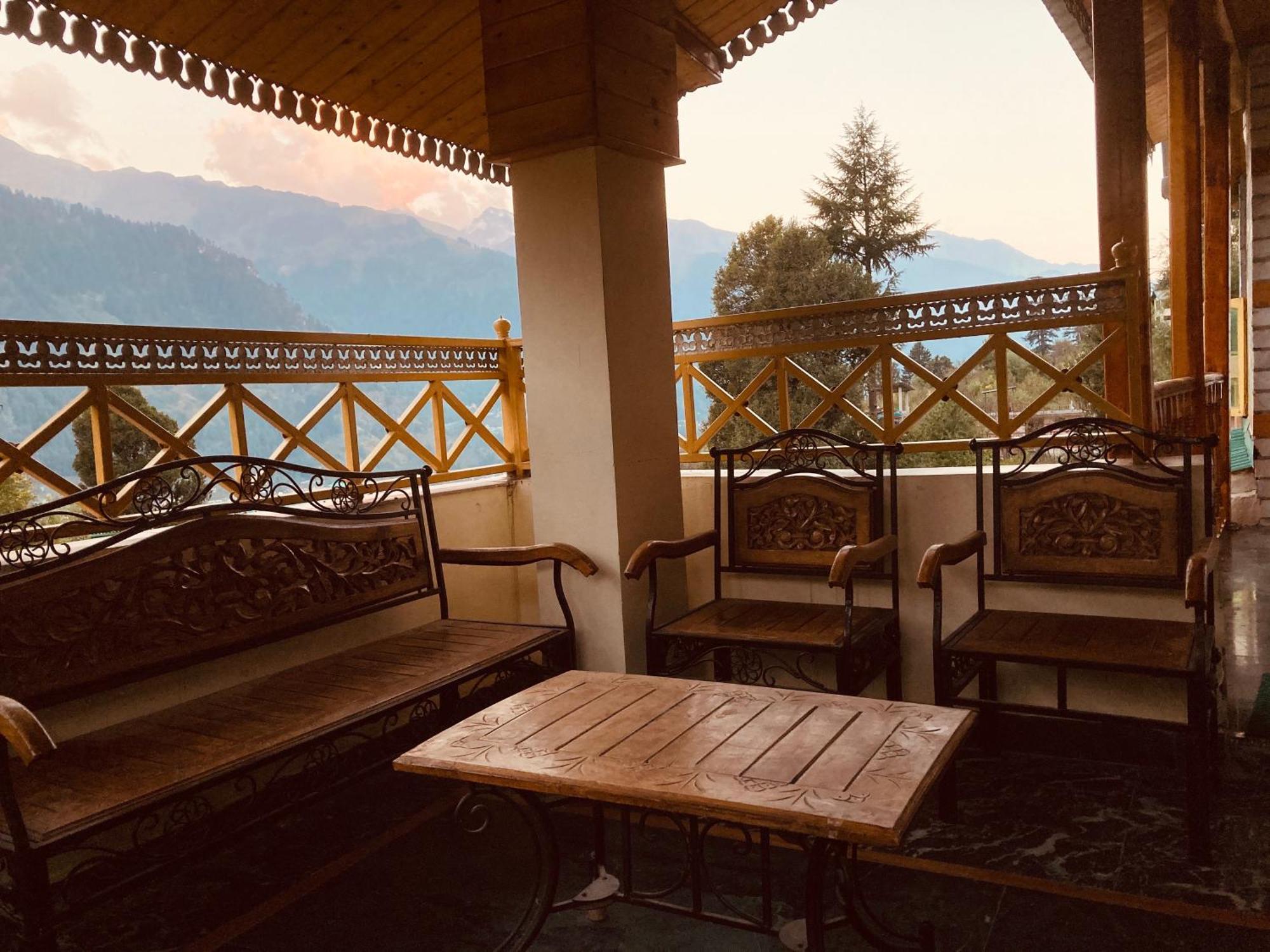 Woods Villa Cottage, Manali Екстериор снимка