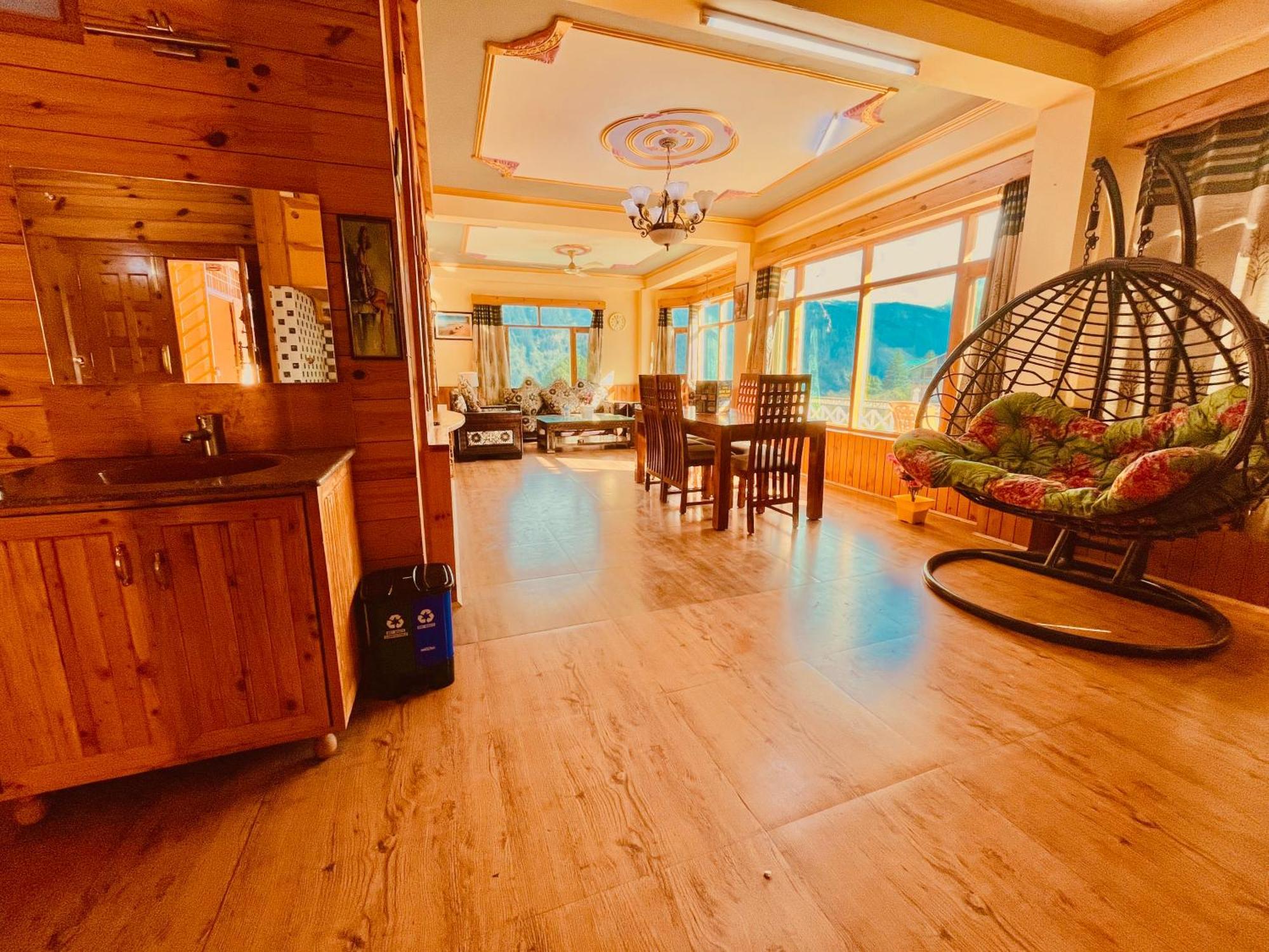 Woods Villa Cottage, Manali Екстериор снимка